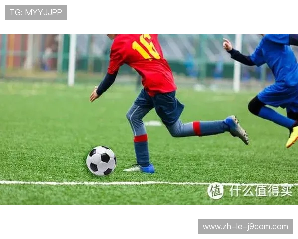 深入解析如何踢出足球中的飘忽不定落叶球技巧方法与训练要点全解